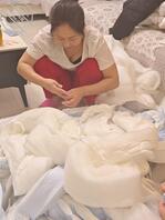 骚妈妈，每次看见她都想操烂她的逼。2