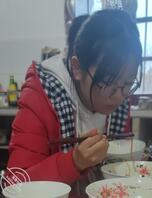 【妹控意淫】变态禽兽哥哥分享堂妹的生活照片意淫。（十二）1