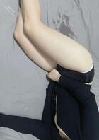 7 表妹睡着,我偷偷进屋不小心射到胸上还有脸上,表妹醒了。。1