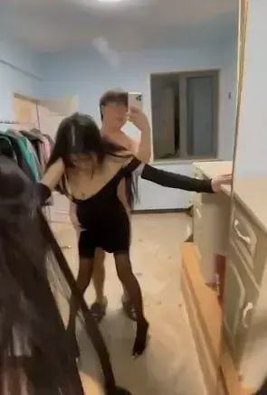 独家曝光 抖音美少女 中国传媒学院准校花 毕业后迫于生计沦落为外拍模特 顺便兼职外网