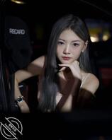 天气很热，想找个人冷战。1