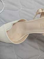 老妈的原味鞋子，有想买的嘛，私信可以发妈妈照片再决定要不要老妈的原味鞋子