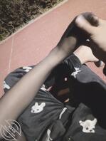 92 (原创视频贴) 穿着黑丝的妹妹我没忍住在公园操了!1