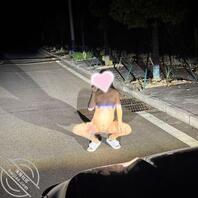 孕妻的户外露出