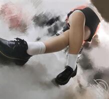 桌底偷拍骚货女大肉丝肉腿1