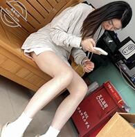 家居少妇，这个腿太长，太白了，适合架炮0