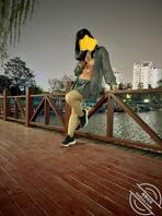 带骚母狗真空出门，逛逛德州的人民公园，因为露出太早了，还被人看见了2