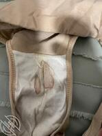 拿小姨的内裤自慰，上面还有经血0