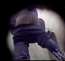 自家茅房第一次拍到丈母娘的大屁股