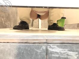 厕所偷拍骚穴82