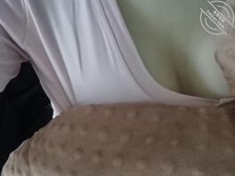 爸妈出门了终于自己在家啦,好想要大鸡吧操我~男朋友不陪我玩。。1