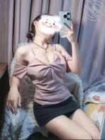另一个妹子也很性感，身材很好0