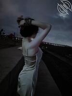 跟好朋友出去旅游意外的让她被别人在床上绑住四肢玩弄了,一次内射一次口爆1