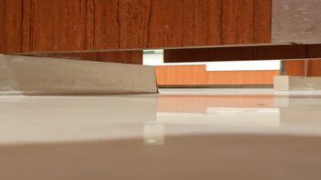 厕拍13，有点难上传了总是闪屏怎么回事？