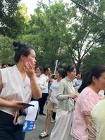 灵宝骚货胸罩都漏出来了0