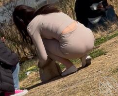 旅游发现了苗条的小美女1