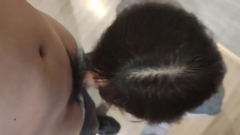 【雨哥原创】短发骚逼跪吃大鸡吧很饥渴