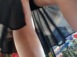 今天这两个少妇+萝莉。这个老板骚的很，整天丝袜高跟。这是今天刚拍的1