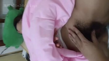 （主打素颜主打真实）带上眼罩玩弄都不醒的女友