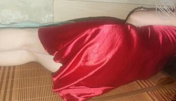 妈妈夜班回来后,一直睡到现在。1