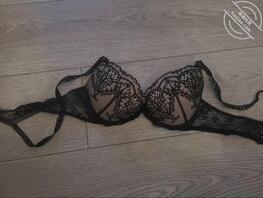 妈妈夜班回来后,一直睡到现在。2