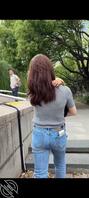 尾随偷拍两位带小孩的人妻宝妈，海友们喜欢哪个？评论出来聊聊想咋玩1