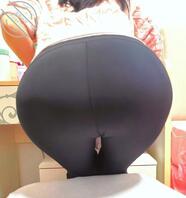 被嫂子发现偷拍她的大屁股,但却绕过了我是不是对我有意思1