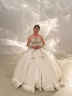 偷拍试婚纱的小骚货0