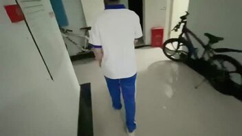 保安叔叔！我已经19岁了，我妈不在家，你可以内射我了，不会被发现的。