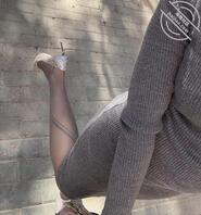 新年第一单生意，姐姐真能干！外面骚完了，回来接着干！嗯？母狗又没穿内裤！0