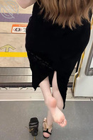 地铁上偷拍的特别是第一张真的想拿起来放嘴里吃了太有味道了0