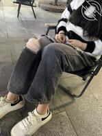 顶着个大冷天还穿着破洞裤,回家好好惩罚她!(41)1