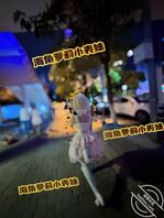 【原创内容36】表妹身穿粉色萝莉装,夜游江边,简直太美了吧1