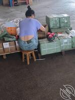 50岁阿姨为什么这样坐凳子，给我看得心痒痒，幻想这凳子是我多好1