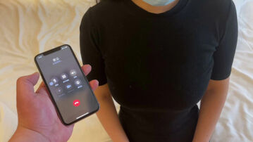 [原创]&ldquo;老公对不起，我又被他操到高潮了&rdquo;边打电话边被操！