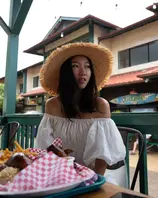 在美留学生找了一个洋男友满足自己的空虚，被肏的水花四射，渴望被肏的眼神，好想满足她1