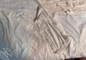 舅妈这几天不在 想艹她逼紧了 忍不住拿了两条她的骚内裤内裤都长斑黄黄的2