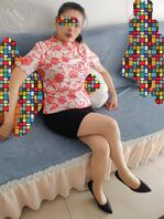 原创我发烧了，妈妈过来照顾我，带病把妈妈推倒在沙发上39℃精烫到妈妈高潮1