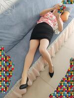 原创我发烧了，妈妈过来照顾我，带病把妈妈推倒在沙发上39℃精烫到妈妈高潮2