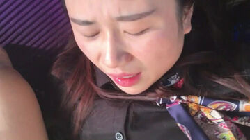 我是贱B我是骚货好多水老公操死我&rdquo;对白淫荡开车带着小宝贝到农村庄稼地