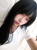 我叫朱梓卉，给爸爸们发一张美美自拍，希望爸爸们喜欢我