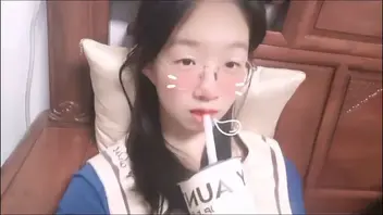 浙江台州眼镜妹 江雯婷 大尺度视频流出 皮肤白皙身材娇小 摸奶露穴淫荡到极致0