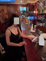 【吧台微醺】吧台微醺的离婚嫂子,褪下黑裙后骚穴微潮0