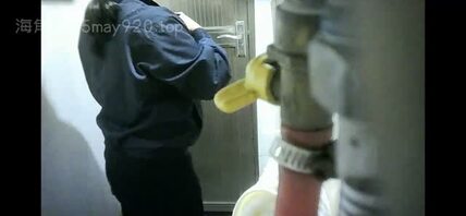 婶婶洗澡被偷拍