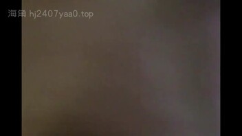 趁爸爸睡午觉，在饭厅操妈妈