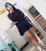 偷拍坐姿JK小姐姐，户型清晰可见1