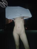 天气暖和了，户外露出0