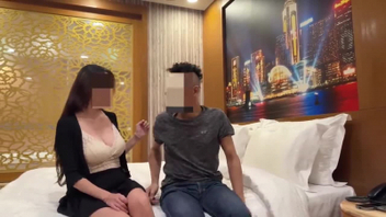 顶级绿帽看着自己妻子与别人爱爱