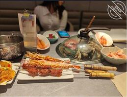 原创乱伦8）我请妹妹吃海鲜，妹妹请我看白虎0