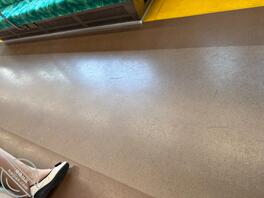 地铁脚尖加固肉丝少妇挑鞋勾引1